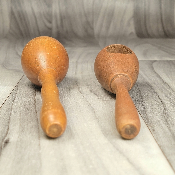 Vintage Darning Wooden Eggs - Set of Two (one with flat side) - Picture 5 of 6
